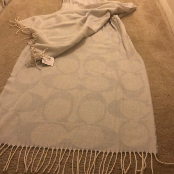 Coach Signature C Muffler Chalk Scarf ~ BNWT ~ - Picture 2 of 8